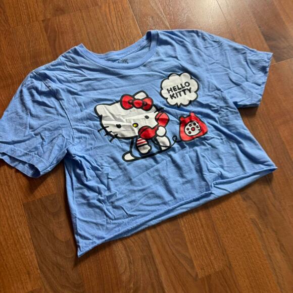Hello Kitty Cropped Graphic Shirt - Picture 4 of 7
